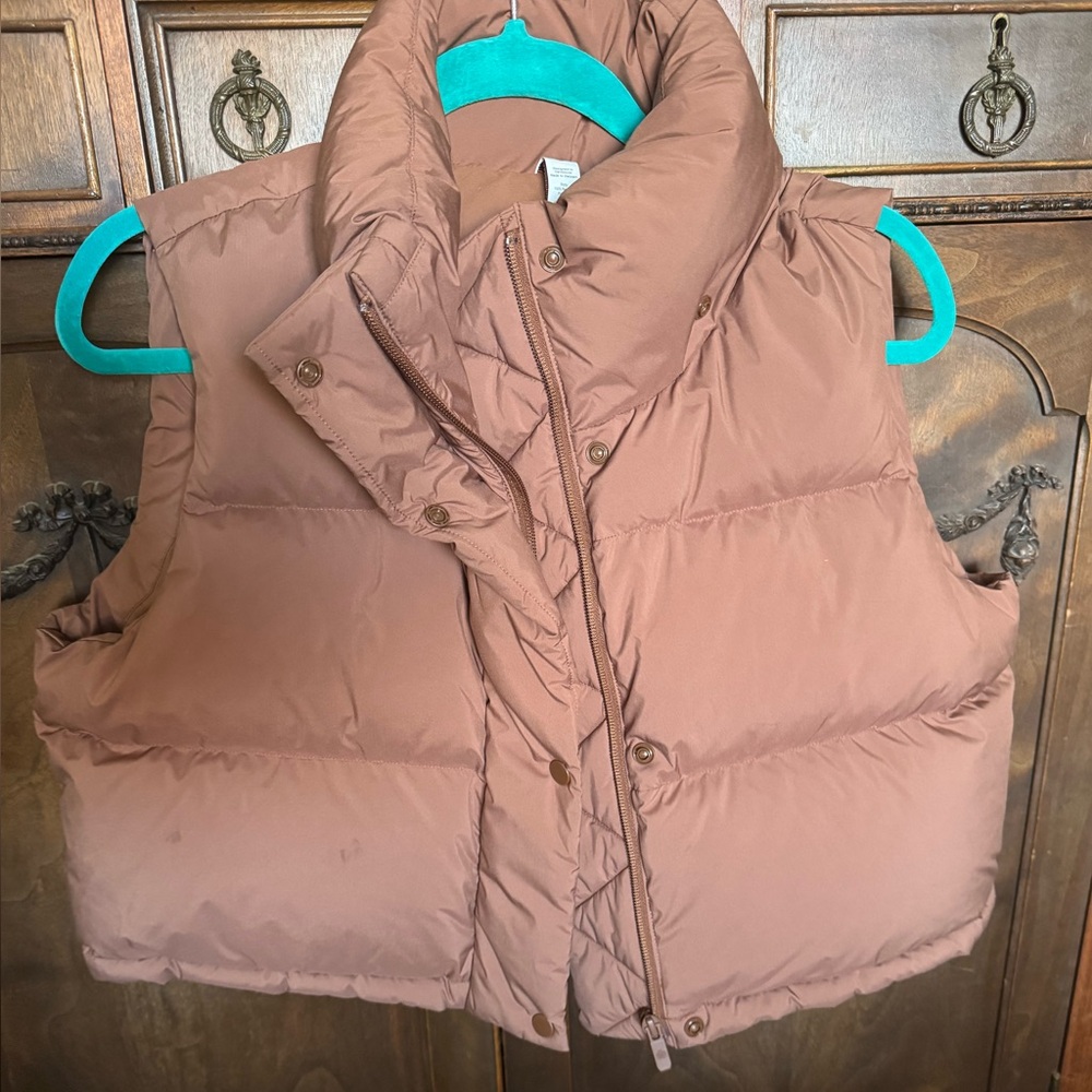 Lululemon Cropped Puffer Vest - Picture 2 of 10